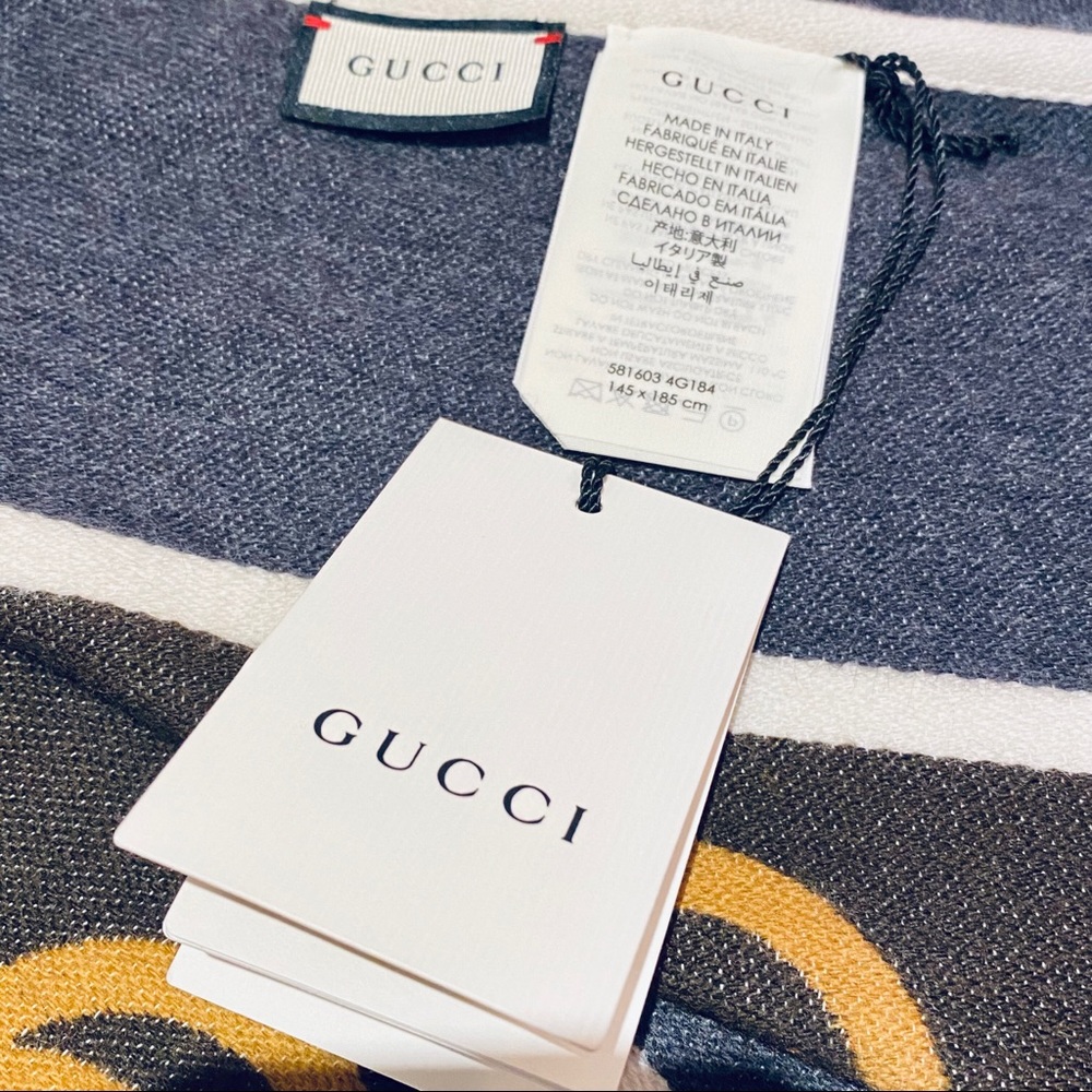 GUCCI REVERSIBLE UNISEXI INTERLOCKING GG CAPE. - Picture 13 of 13